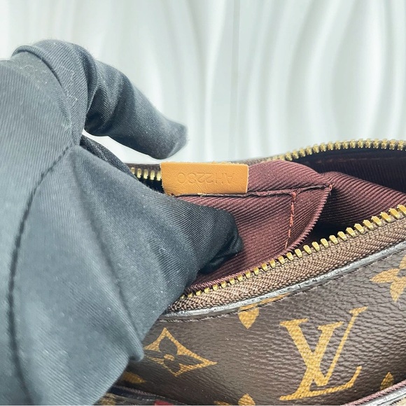 LOUIS VUITTON Odeon PM Hobo Bag Monogram Canvas - Picture 7 of 11